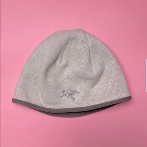 Arc’Teryx Off-White Unisex Beanie